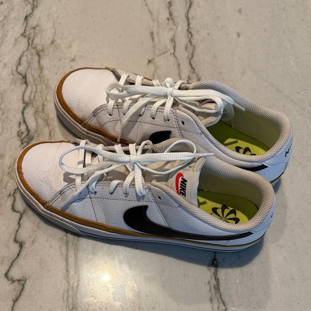 Nike Court Legacy